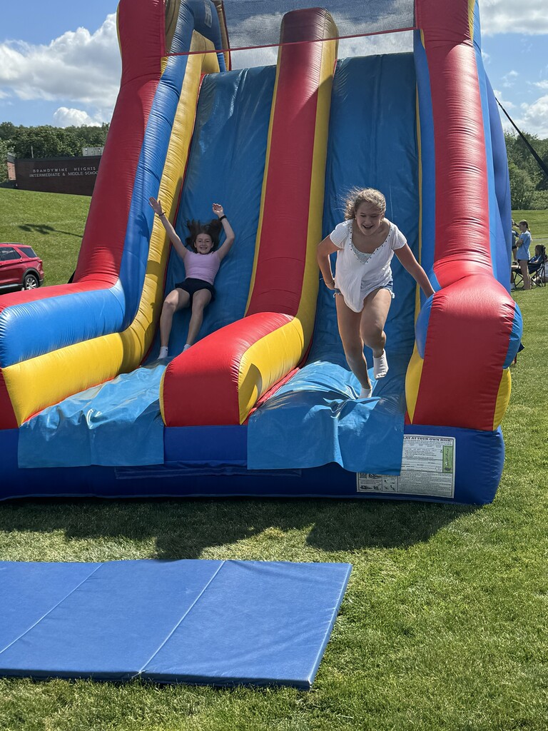 8th graders having fun at the 8th grade send off!