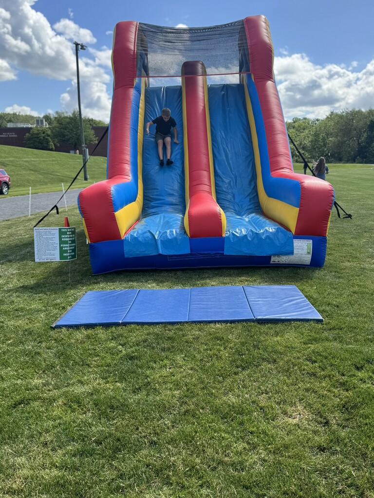 8th graders having fun at the 8th grade send off!