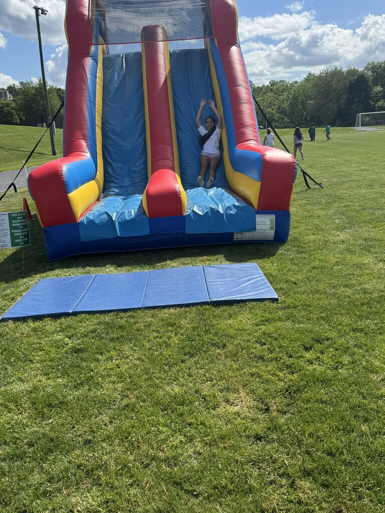 8th graders having fun at the 8th grade send off!