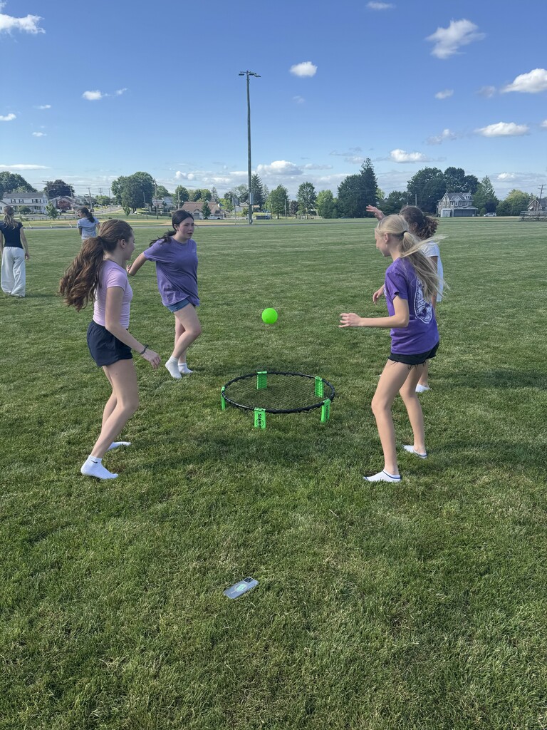 8th graders having fun at the 8th grade send off!