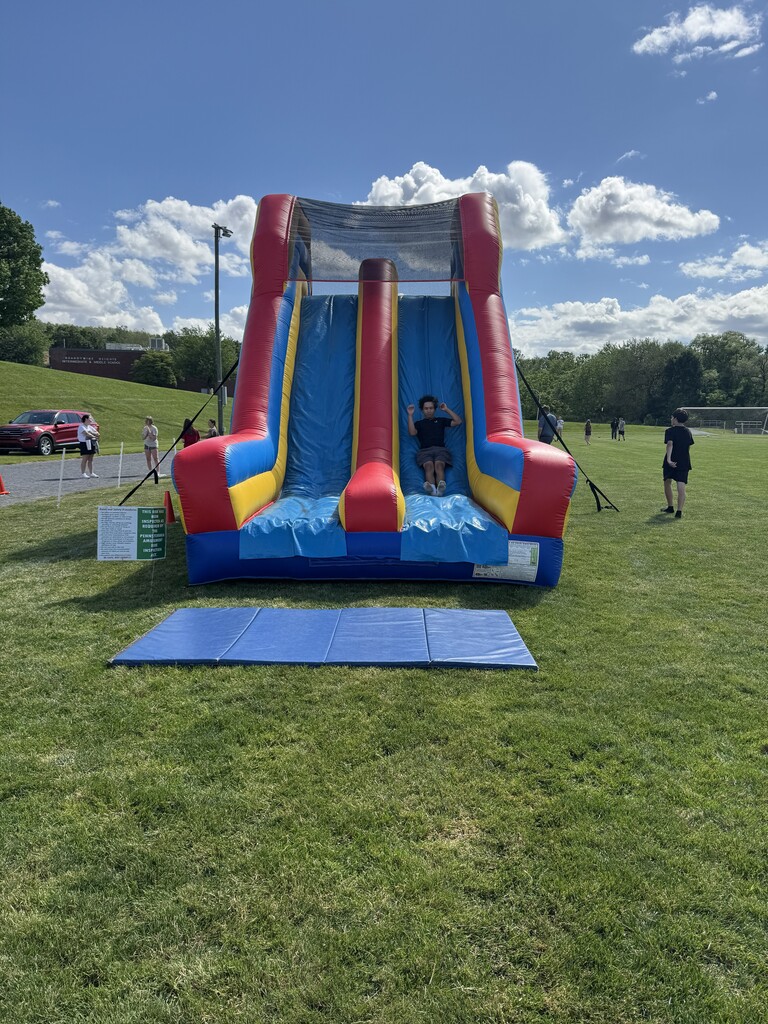 8th graders having fun at the 8th grade send off!
