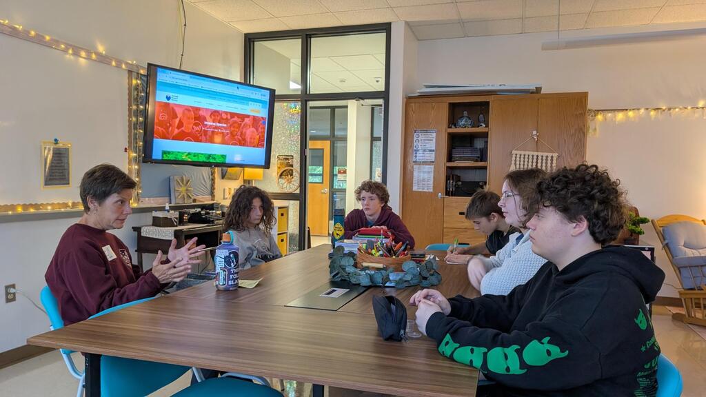 Students meet with community mentor