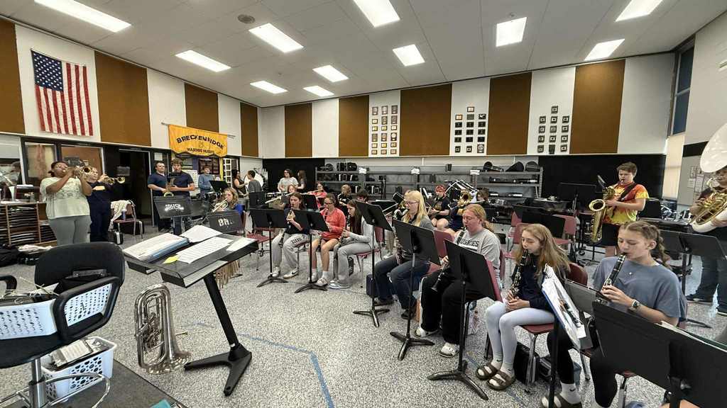 8th Grade rehersal with the HS Band