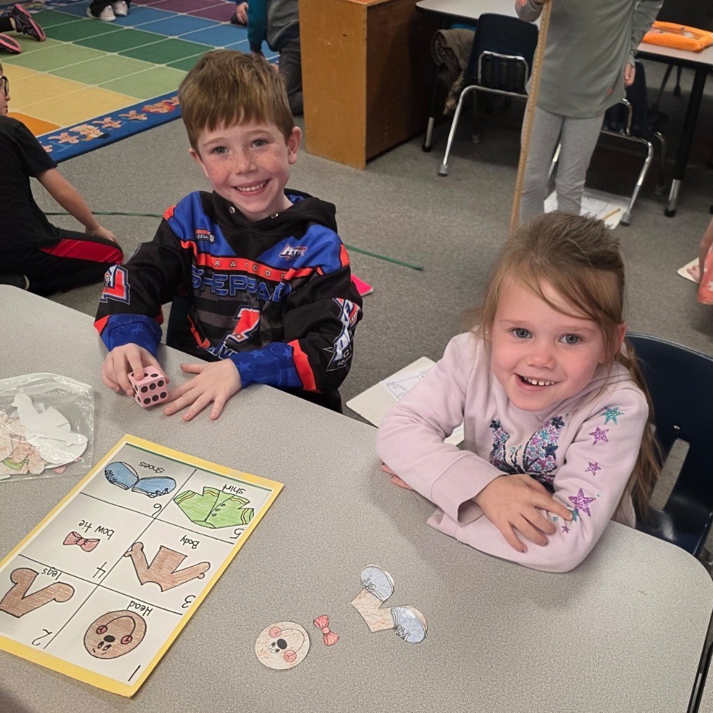 Roll the dice and use the game pieces to build a gingerbread man.