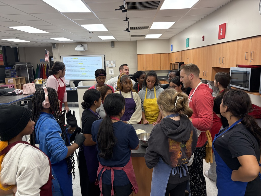 Girls Flag Football Make Homemade Pizza for End of Season Party!