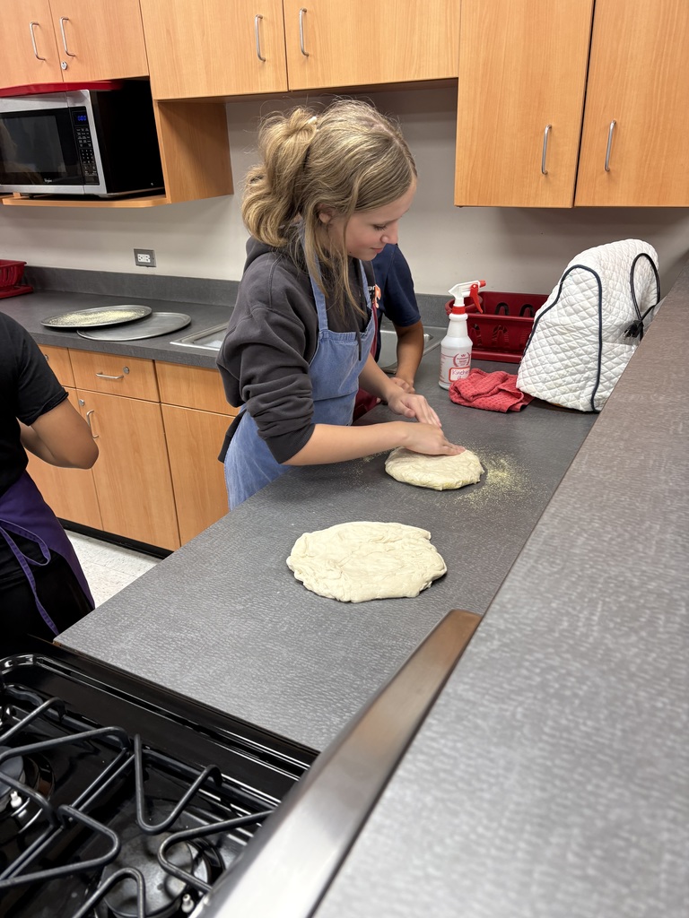 Girls Flag Football Make Homemade Pizza for End of Season Party!