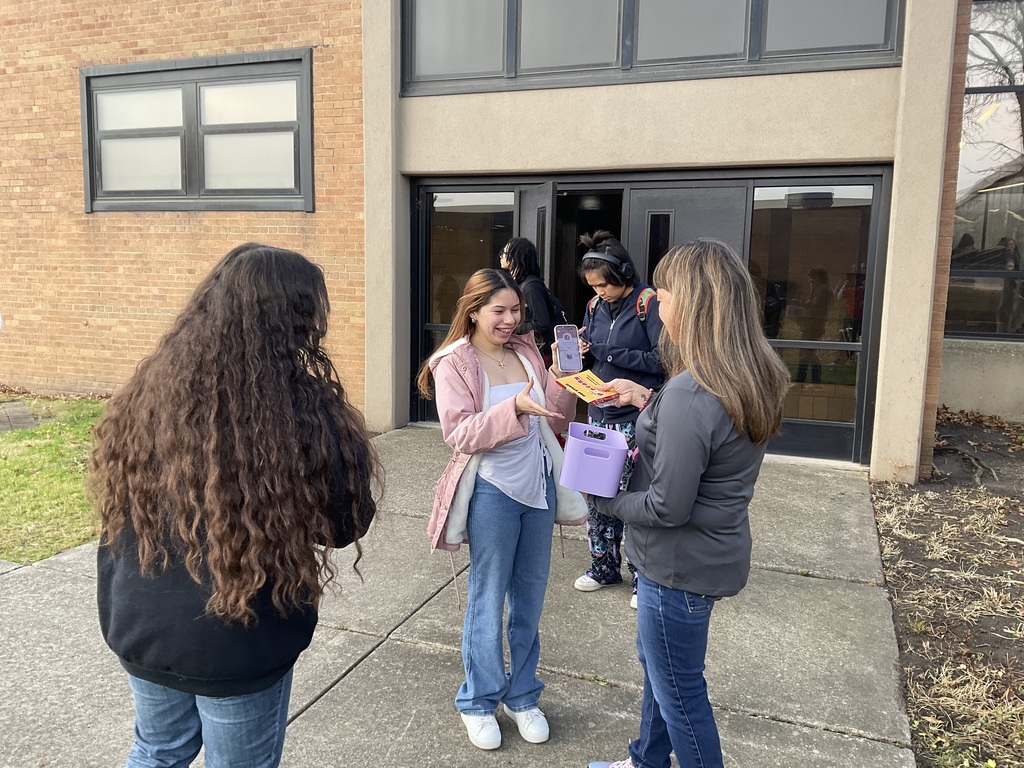 Dean Jurgens passing out Popcorn to our stars! 