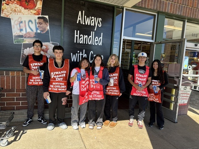 Key Club collecting at Jewel