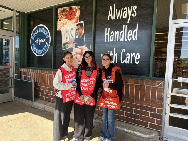 Key Club collecting at Jewel