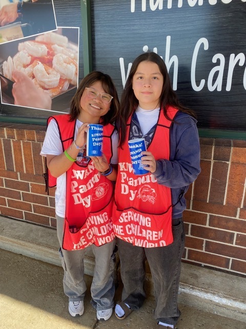 Key Club collecting at Jewel