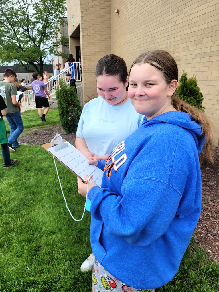 2 girls working together
