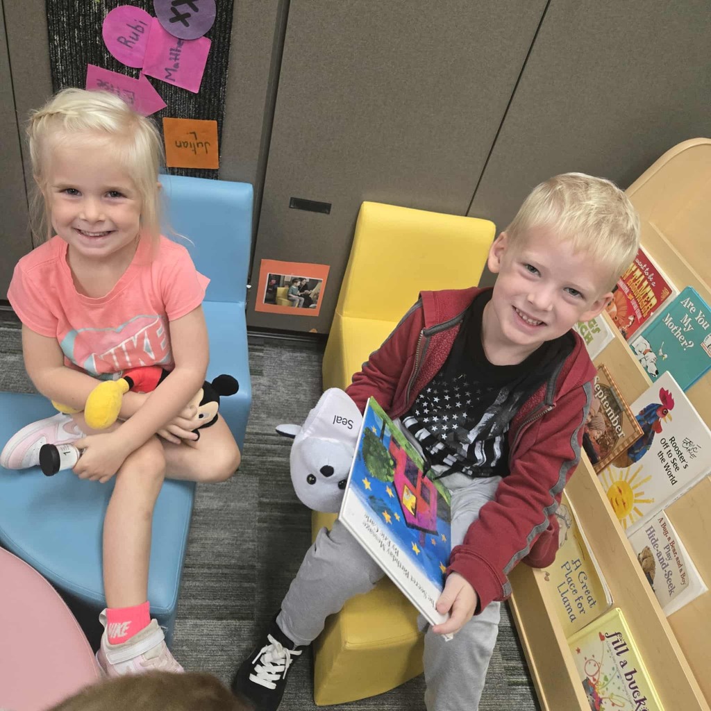 2 students reading