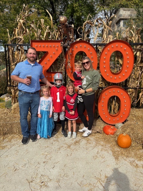 zoo boo sign with family