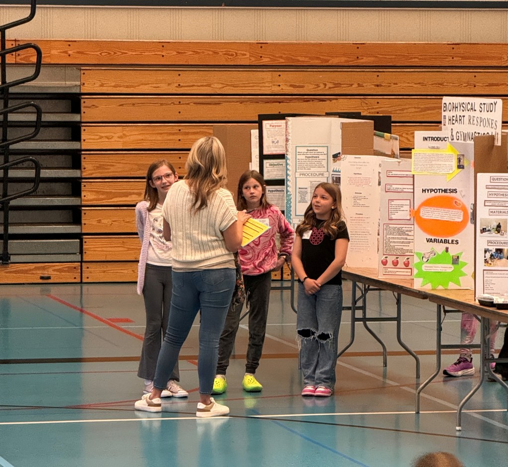 4th grade students explain their science fair project.