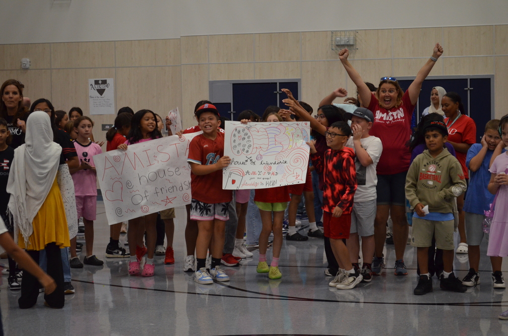Students and staff in the House of Amistad are so proud of their house and showed their excited in welcoming new students. 
