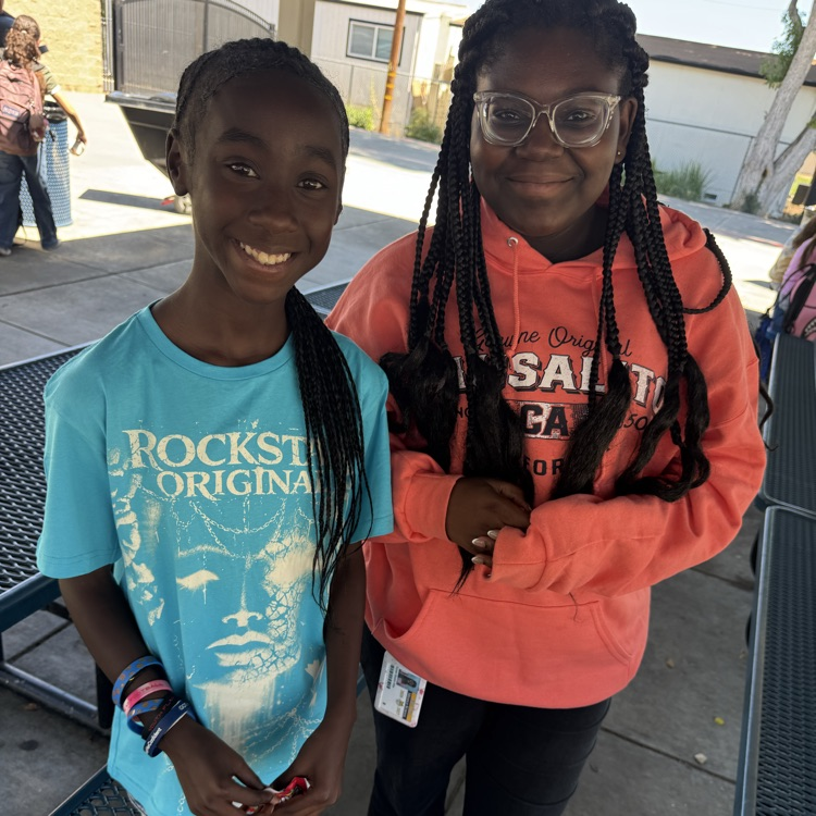 Our Bobcats were welcomed by our spirited Leadership students all week. Hallways were filled with happy students. #ehmsbobcats