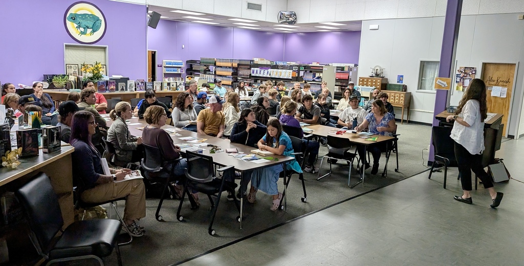 Image of College Nigth attendees on October 22 2025