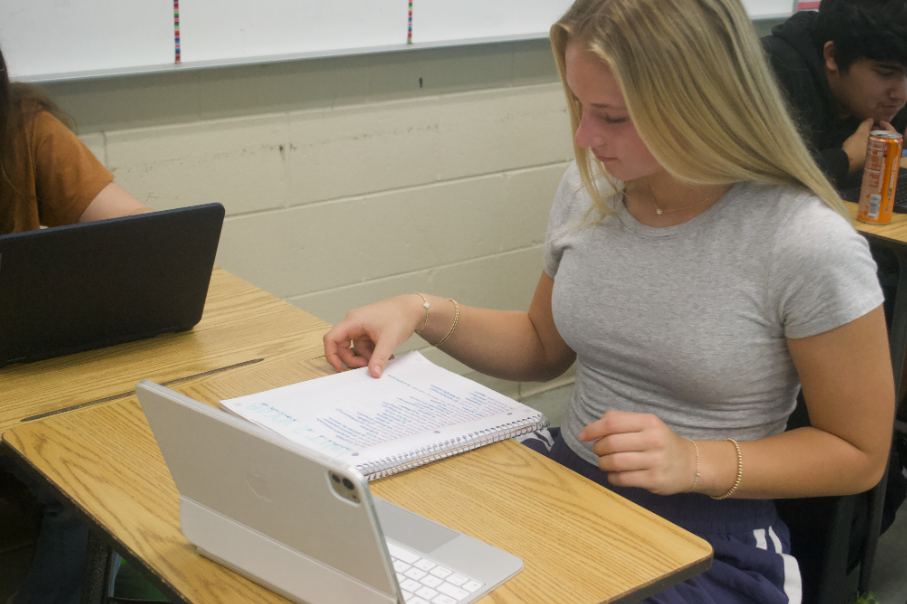 Testing through Hispanic History: As a new high school freshman, Kyla King proceeds to take her Spanish 3 Honors test with a lot of confidence and determination. Senora Avila Carvajal is one of three Spanish teachers of Melbourne High. Kyla King shows focus and perseverance for striving to learn a new language and apply it to her day to day life. “Spanish has impacted my life by being able to understand others who aren't English speakers”, said King.  Photo by Jayda Blanc 