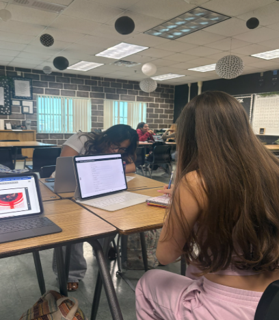 Yerd: Yearbook staff members edited and organized pages during class as they worked on content for the upcoming yearbook. The students focused on completing assignments and collaborating on layouts to meet deadlines. Junior sports editor Lucie Frank said, “Working together helps us make sure everyone’s hard work is represented.” Sophomore first-year staff member Juliette Contreras added, “I liked being part of the process and learning how the yearbook came together.” Photo By Chloe Strong