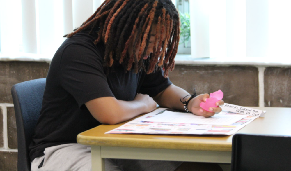Staying Focused In Class, Cali Copeland holds a NeeDoh while working during class at Melbourne High School. Copeland, a freshman, used the stress toy to stay focused while completing her assignments. She said the NeeDoh helped her concentrate and avoid distractions during lessons. “It kept my hands busy so I could pay attention,” Copeland said.