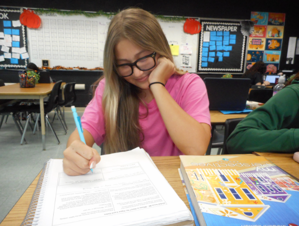 Caption: Focused on Growth — Anabella Mulligan works on her Global Issue 4 assignment during English class at Melbourne High School. As part of the IB MYP English program, she analyzed short readings to identify key details and strengthen her writing skills. Before starting the project, Mulligan struggled to organize her ideas, but afterward, she said she felt more confident in her ability to connect global themes to her writing. “I learned how to find the main details and use them to make my work stronger,” Mulligan said. Photo credit: Samiyah Evans
