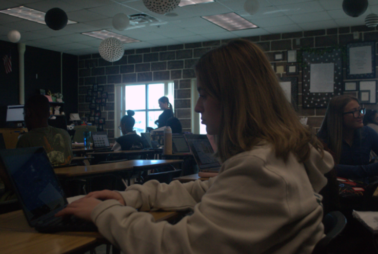 Caption: A look into school focus, and energy: Madison Davis, senior at Mel High School, discusses how early start times affect her and her focus. This interview took place in class, and Davis says “Classes are easy and go by faster with me at Mel-High,” she said.  Davis agrees that school times and getting up later help affect her energy and motivation throughout the school day.    Photo credits Paige Allen 