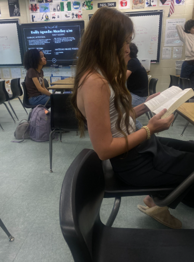 Quiet reading moment : Ashlyn Schack reads her dystopian novel during English class. Schack enjoyed her book during silent reading in her group.”It’s nice to have class time to read” Schack says.