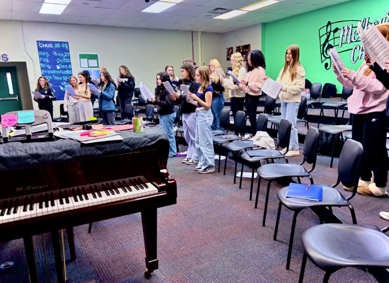 SINGING FOR GLORY Chorus students rehearse during class as they prepare for MPA. “MPA is a music performing assessment, where we go on stage and perform in front of judges who rank us. I’m excited and nervous for it,” said Juliette Stricklan, 9th grade. Photo by: Brooke Johnson