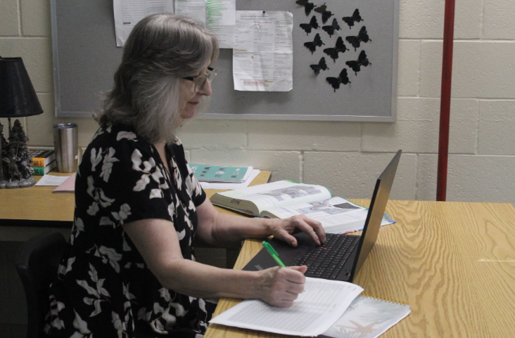 PASSIONATE EDUCATOR: Ms. Tracye Stephens in building one, room 233 co-teaches with Mr. Christopher Haislip. For the two weeks Ms. Stephens had been here she had been observing and learning new techniques from her co-teacher and writing notes down. “We always collaborate and have meetings so I feel this is a perfect environment to share ideas”, Ms.Stephens said. Photo by Melissa Amaro.