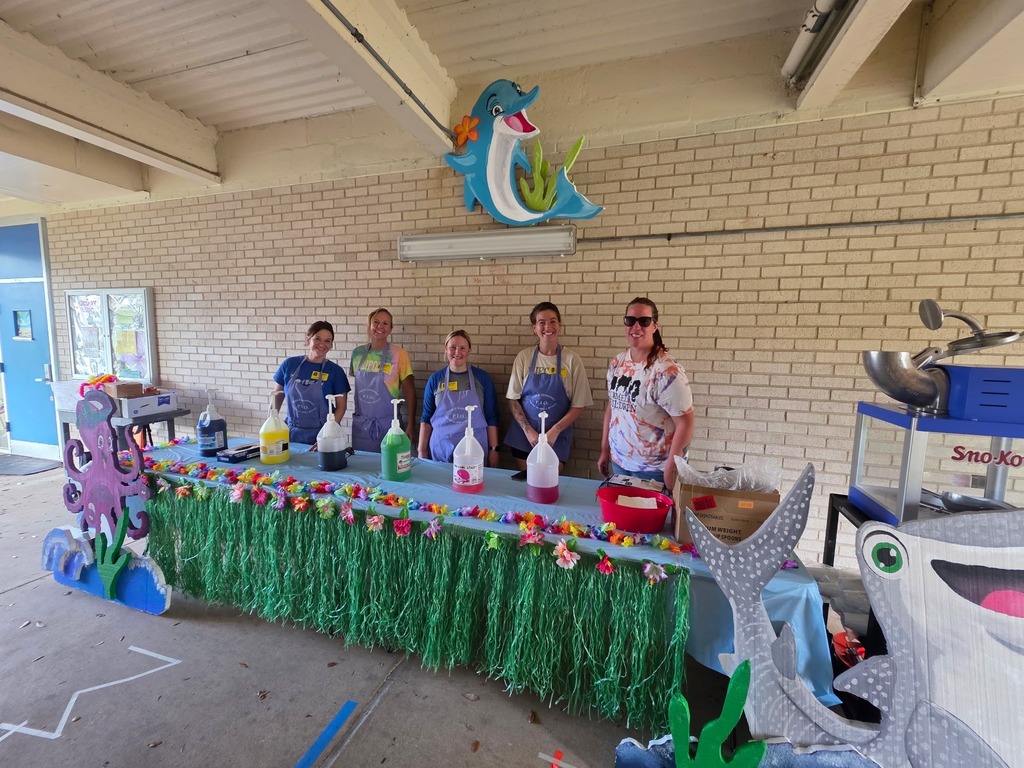 Tropical Tuesday Volunteers