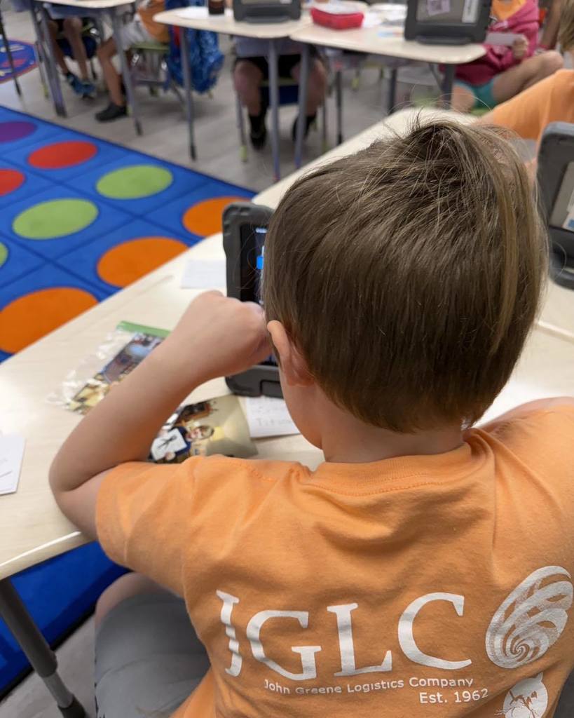 Students using iPads to create their project