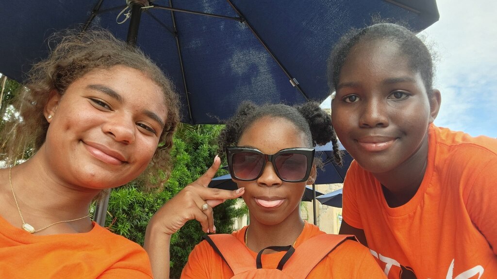 students at seaworld