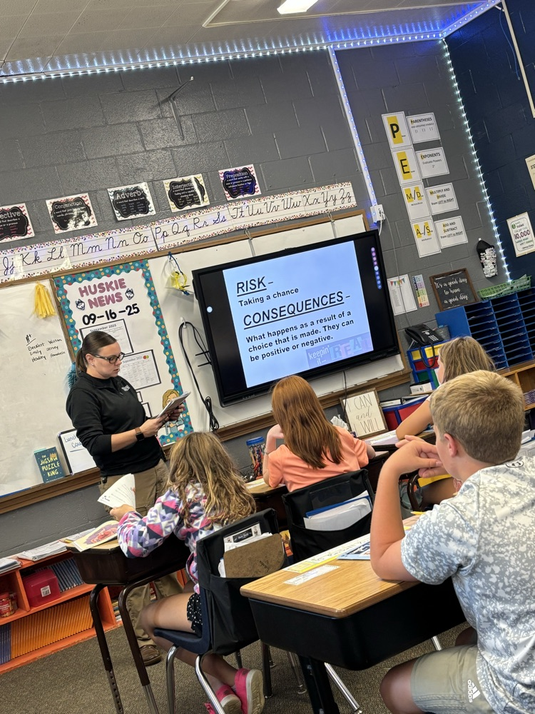 5th - Learning about risky situations during DARE with officer Anna!