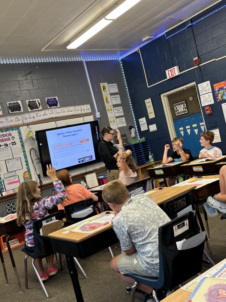 5th - Learning about risky situations during DARE with officer Anna!