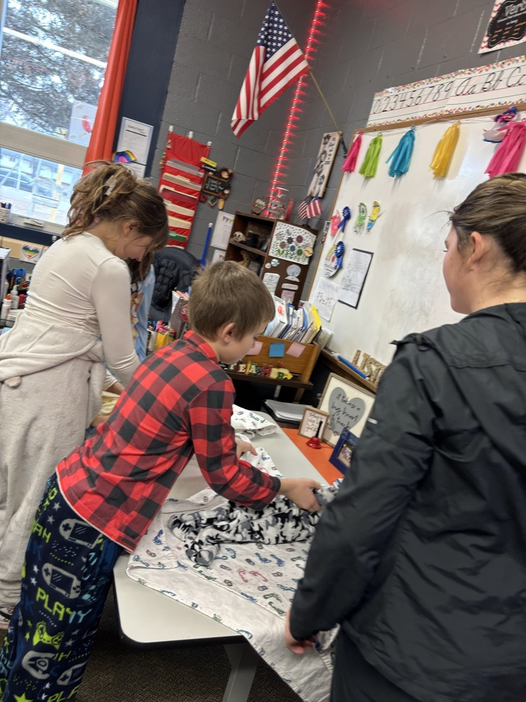 Thank you, Kenze and Mia, for sharing your 8th grade projects with our class! 😀