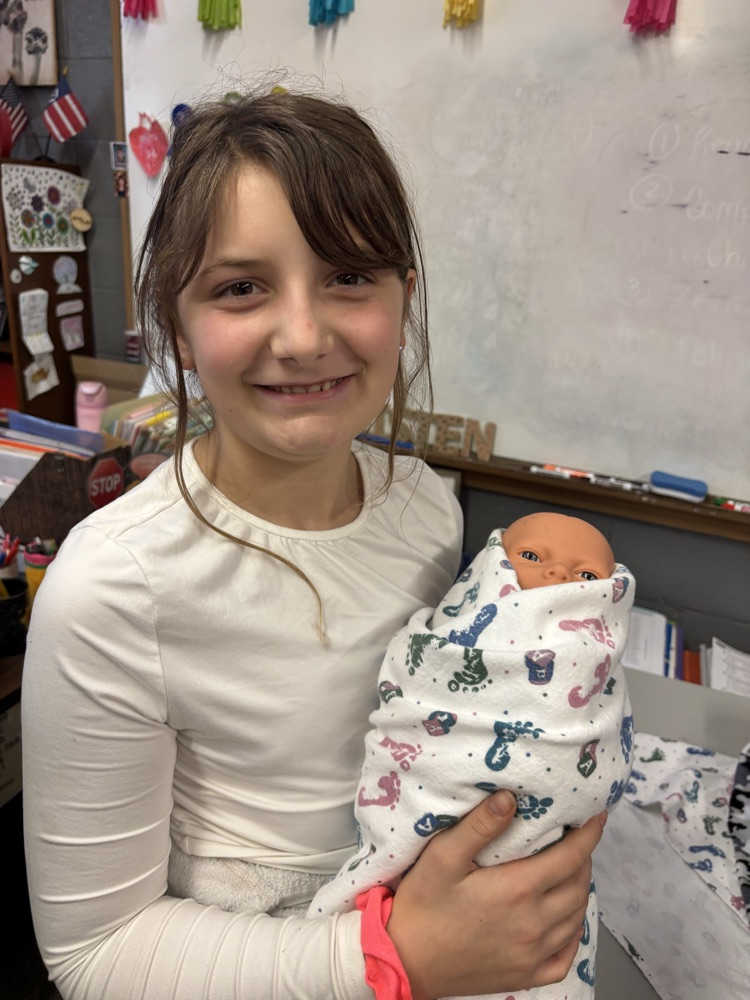 Thank you, Kenze and Mia, for sharing your 8th grade projects with our class! 😀