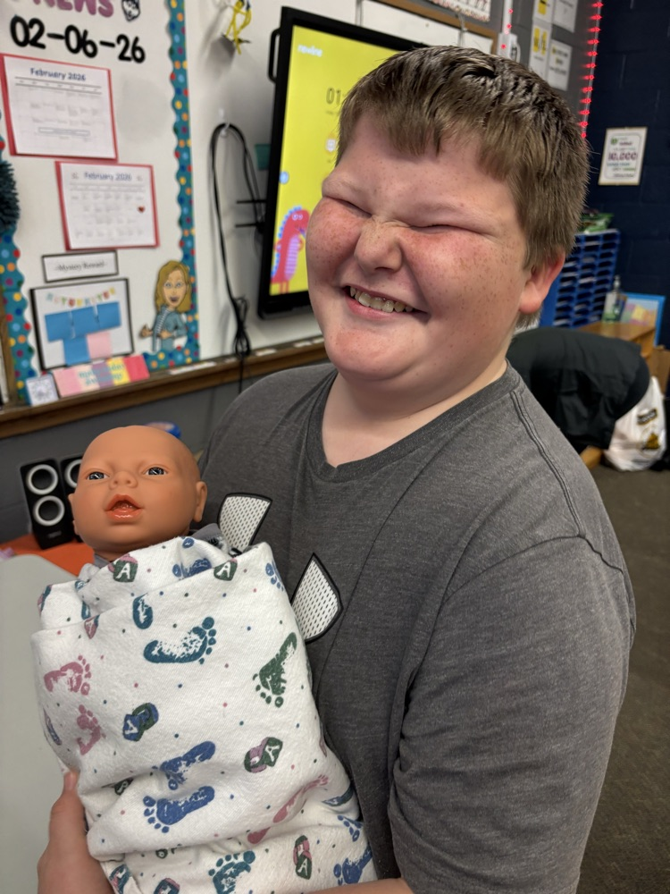 Thank you, Kenze and Mia, for sharing your 8th grade projects with our class! 😀