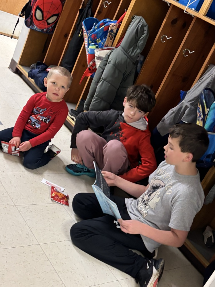 Team Huddle Time! #MarchMadness 🏀 