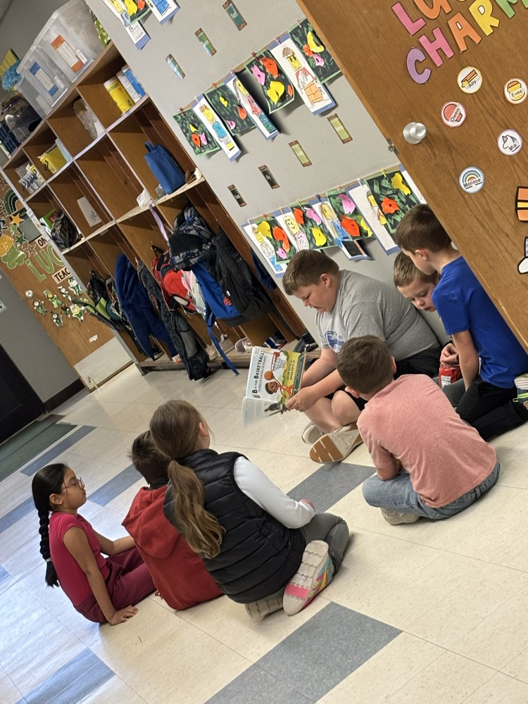 Team Huddle Time! #MarchMadness 🏀 
