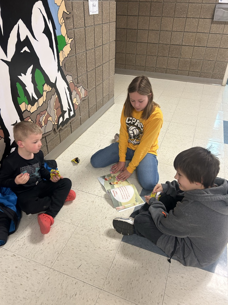 Final four team huddle