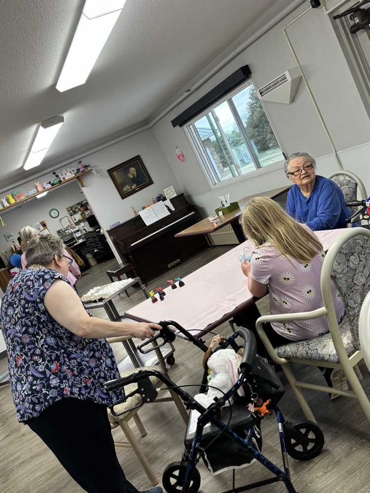 Dying Easter eggs with the residents! 🐣