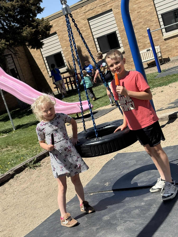 Popsicles and playtime with our reading buddies! ☀️