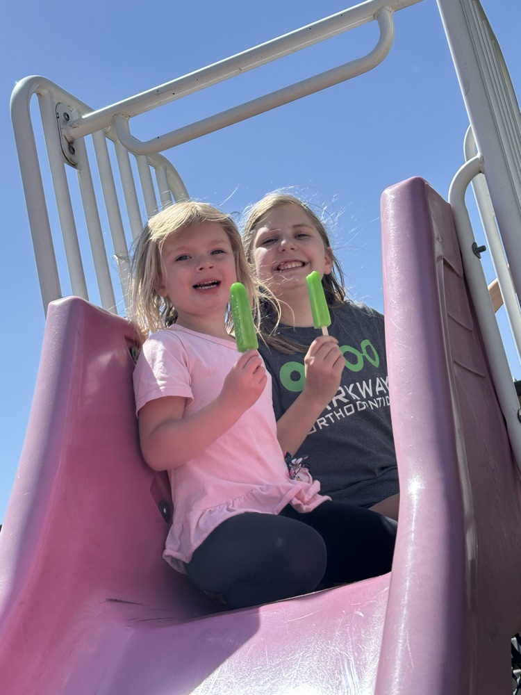 Popsicles and playtime with our reading buddies! ☀️