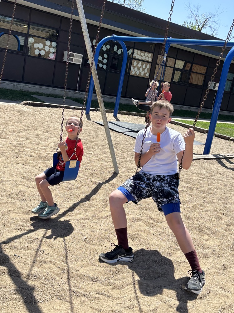 Popsicles and playtime with our reading buddies! ☀️
