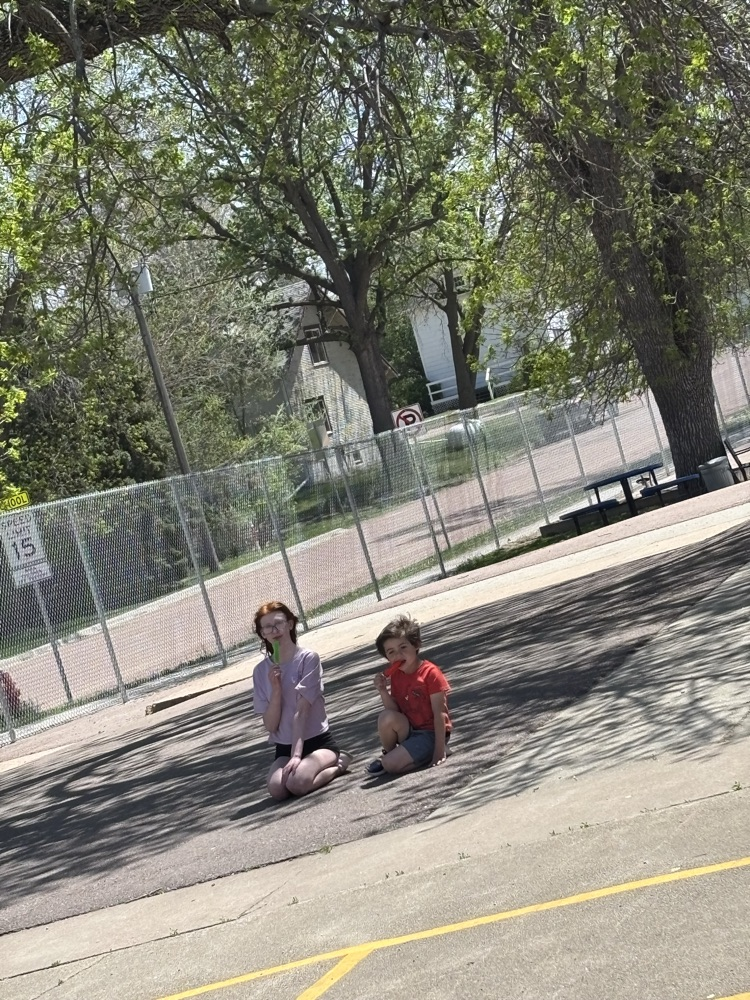 Popsicles and playtime with our reading buddies! ☀️