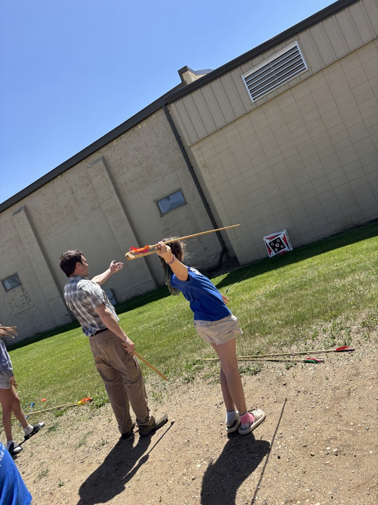 Mr. Beach taught the students how to throw an atlatl today! 🎯 They had so much fun!🤩