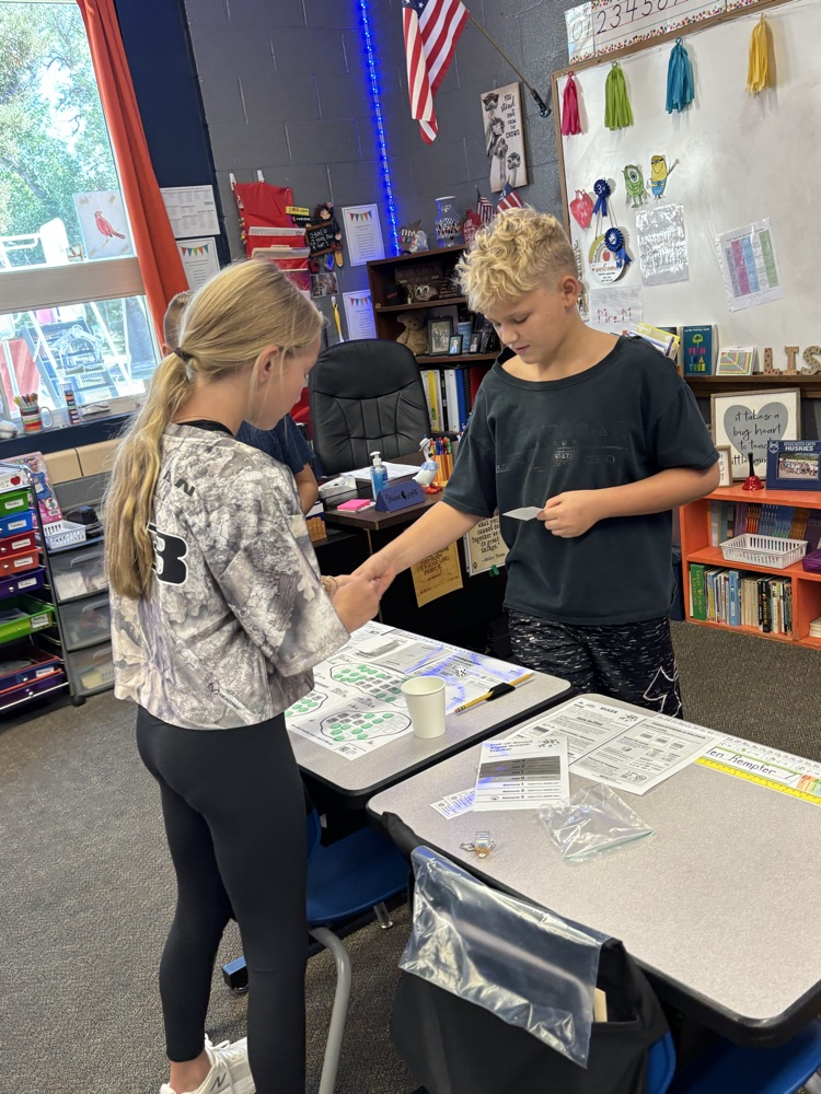 Cleaning up the algae at Laketown is so much fun! 🤩