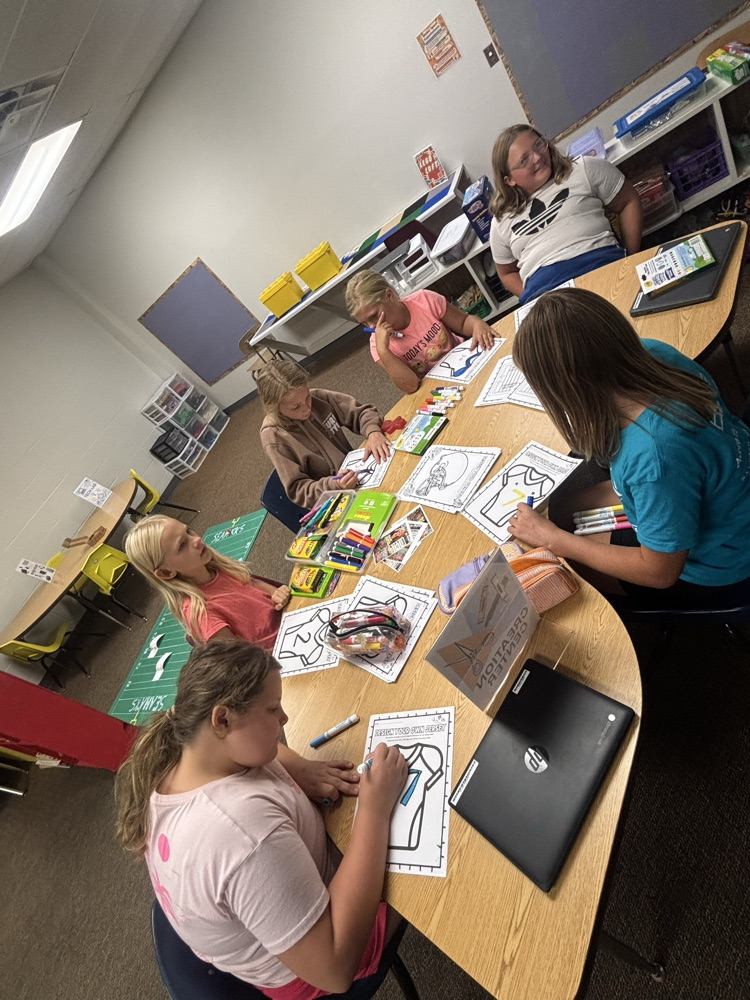 Students enjoyed spending time in the maker space room, creating trading cards on Canva, making a paper football, decorating jerseys, playing Legos, putting puzzles together, and getting Sphero to make a touchdown! 