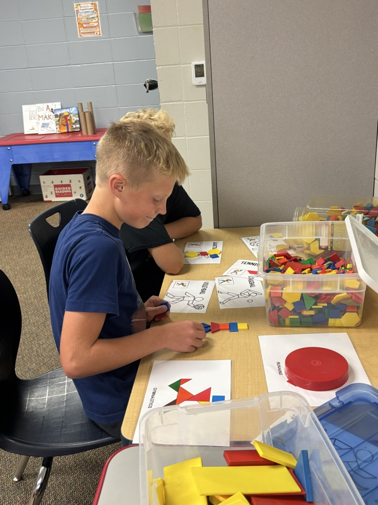 Students enjoyed spending time in the maker space room, creating trading cards on Canva, making a paper football, decorating jerseys, playing Legos, putting puzzles together, and getting Sphero to make a touchdown! 