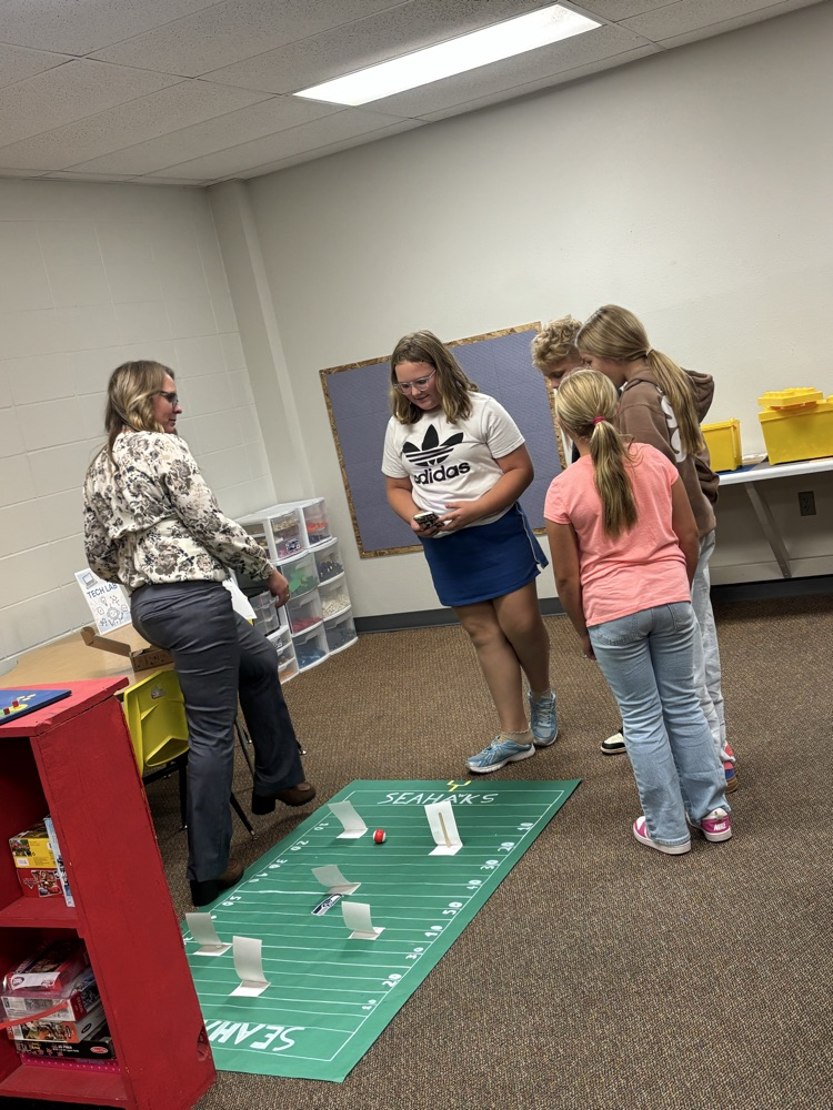 Students enjoyed spending time in the maker space room, creating trading cards on Canva, making a paper football, decorating jerseys, playing Legos, putting puzzles together, and getting Sphero to make a touchdown! 